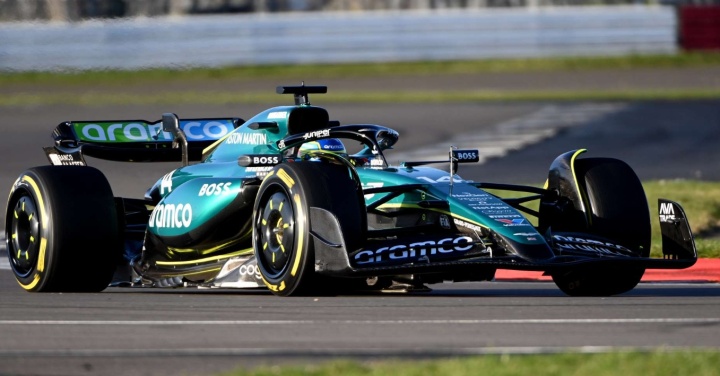 阿斯顿马丁翻盘索伯车队,塞恩斯高光表现 阿斯顿马丁翻盘索伯车队,塞恩斯高光表现