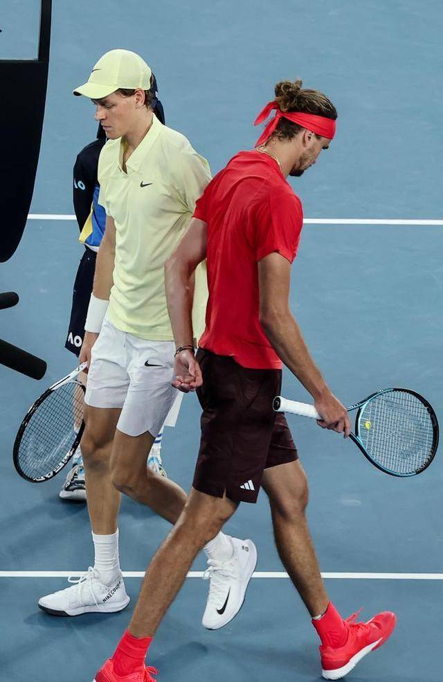 法网逆转澳网，兹维列夫统治全场