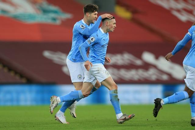 英格兰力克阿森纳，福登扛起全队